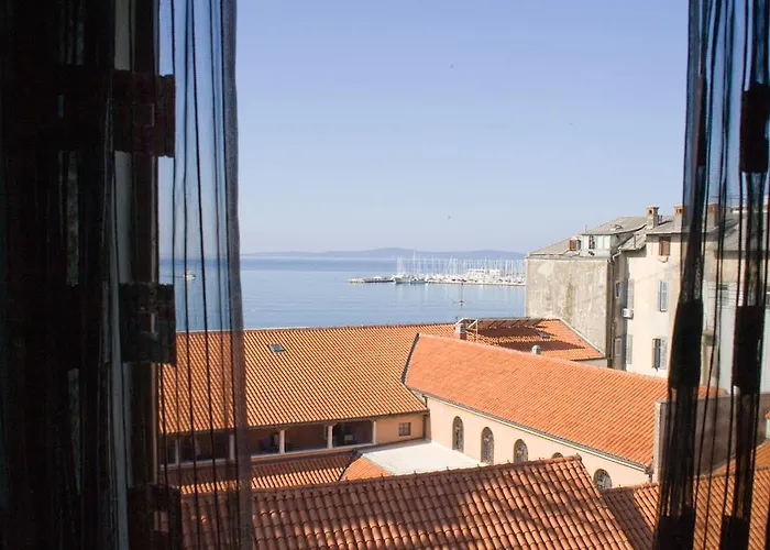 Of The Tops Center Apartment, Sea View In Town Appartamento *